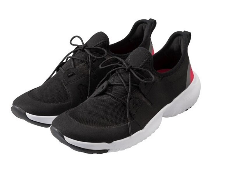 GU  アクティブイージースニーカー  2490円（税抜）