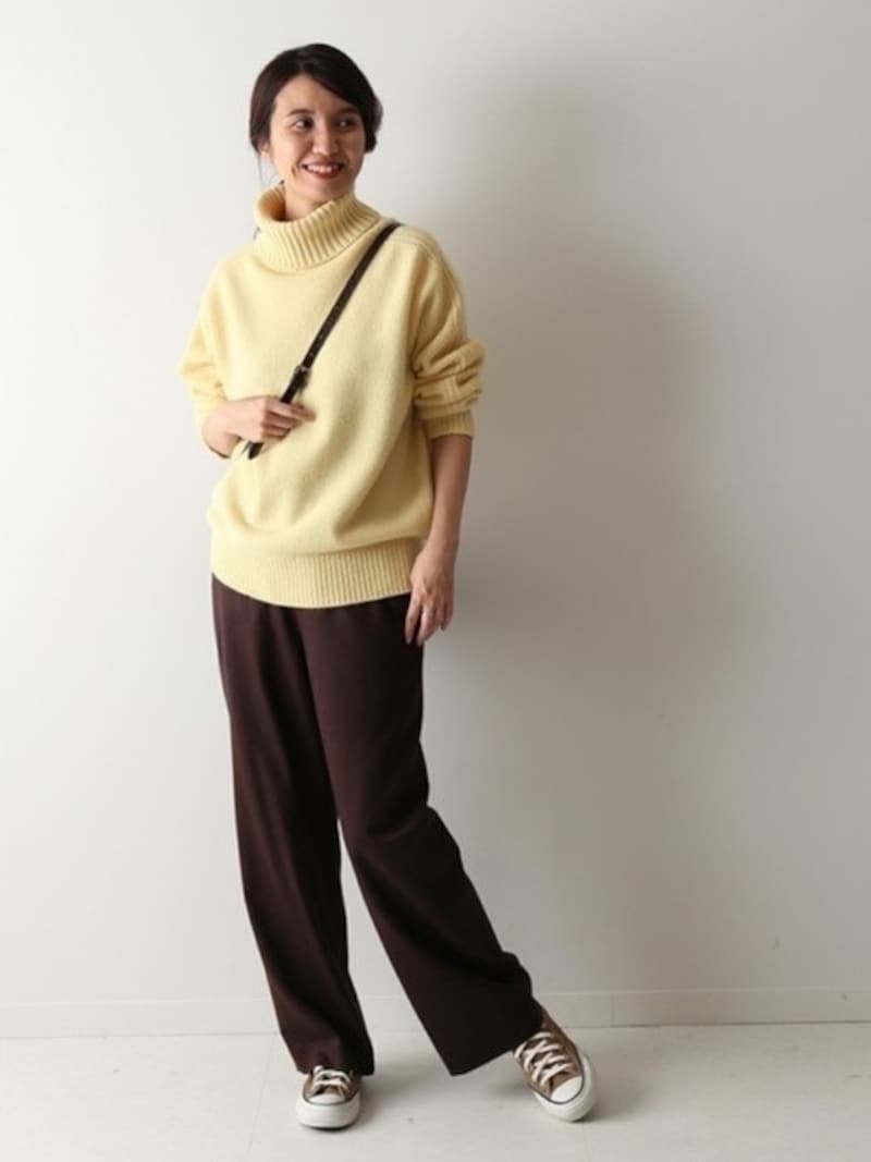 発色のいいものが揃うコットン系のニットで取り入れても簡単でおすすめ 出典:WEAR