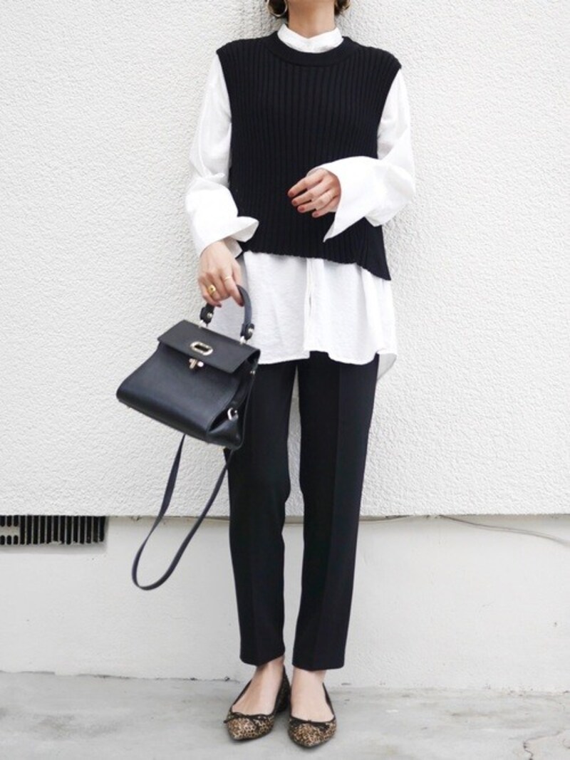 定番アイテムをあえてモノトーンでまとめると新鮮 出典:WEAR