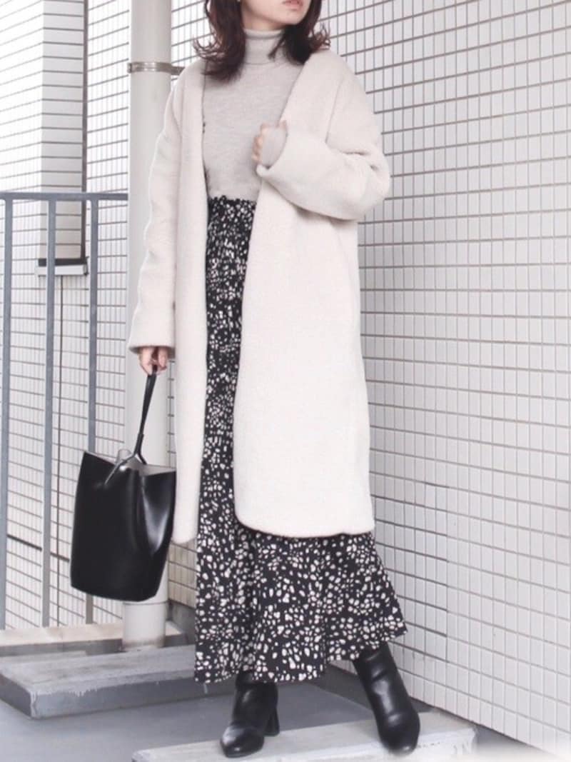 小花柄のロングスカートは大人女性に常に人気　出典：WEAR