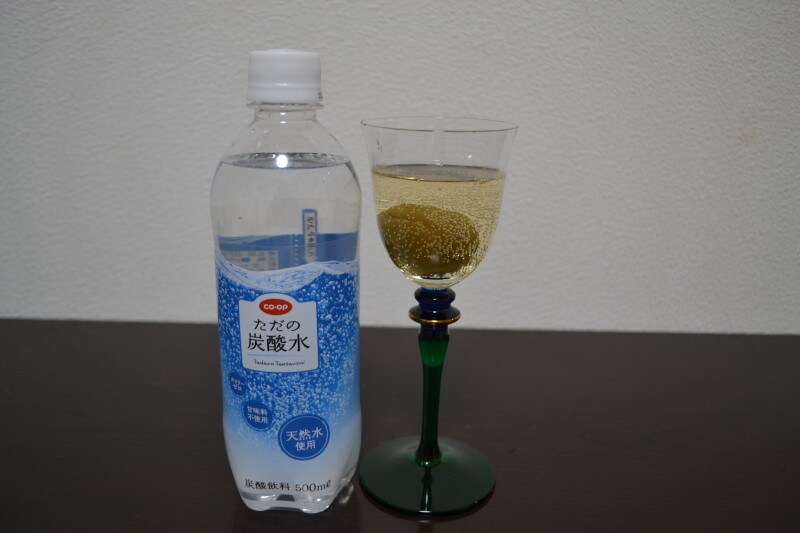 梅酒や梅ジュースと割ると、シュワッとさわやかな梅ドリンクに。