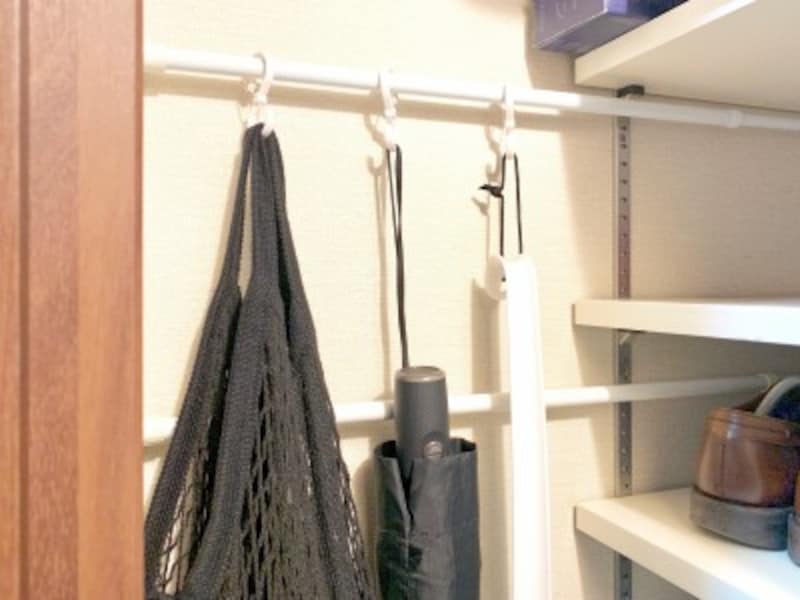 突っ張り棒と組み合わせてデッドスペースを活用！