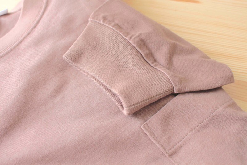 袖口のリブがあることで、着るだけでオシャレに見えます