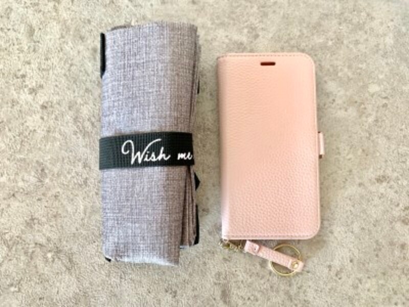 折りたたむとスマホくらいのサイズになる