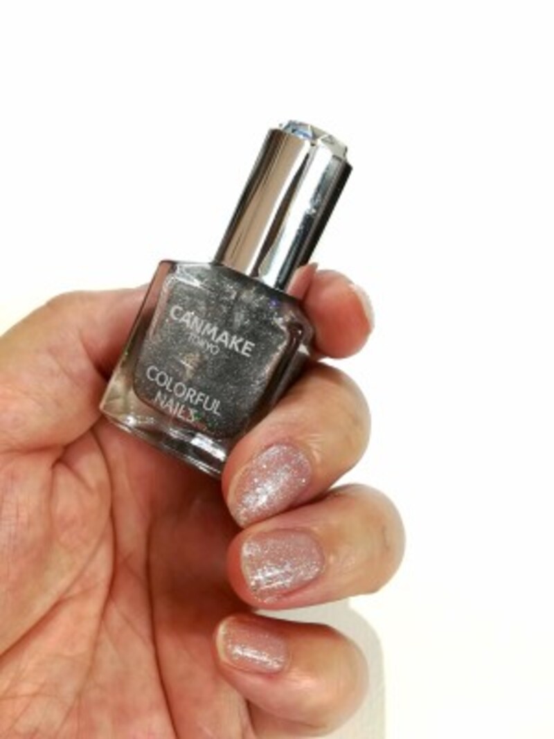 1番のお気に入りは、旧パッケージの[18]。新パッケージの[N23]シャイニーシルバーとよく似た色です