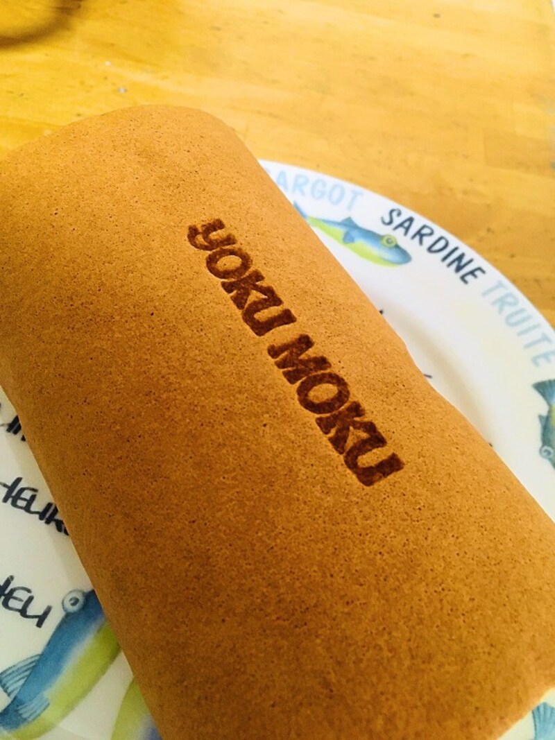 ケーキの上の部分に焼印が