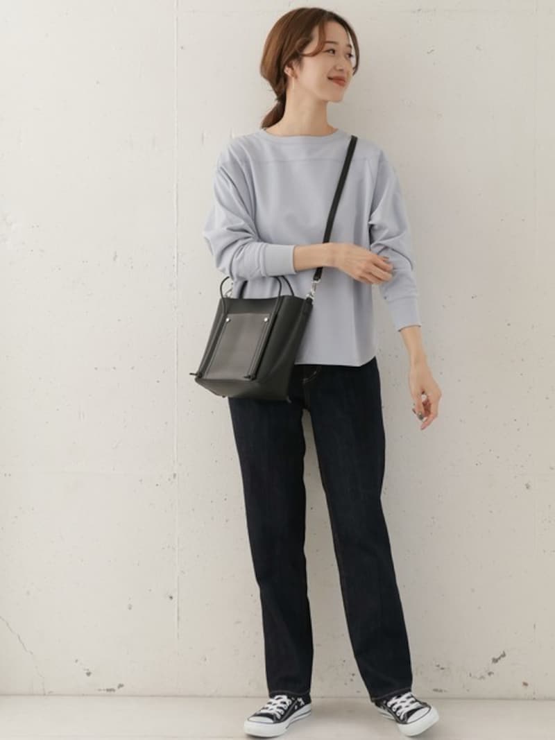 シンプルなカットソーも春色で取り入れるとぐっとおしゃれに 出典:WEAR