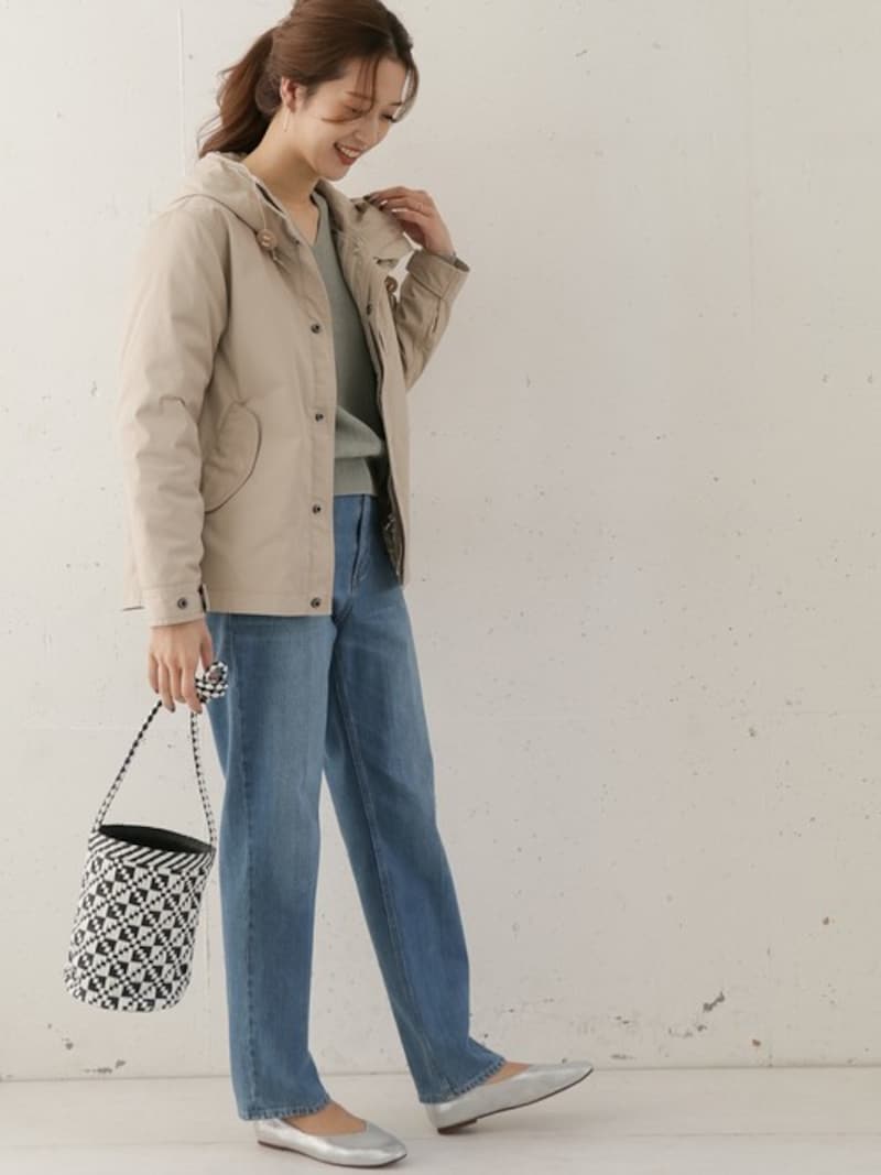 シルバーのシューズは合わせやすく、派手過ぎないので万能! 出典:WEAR