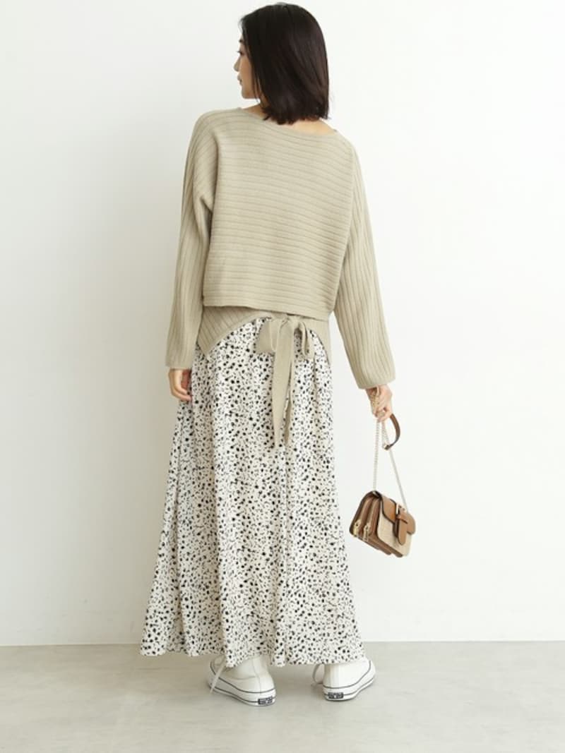 冬仕様に見える厚手ニットはコットン混の春ニットにスライドさせるのが◎ 出典:WEAR