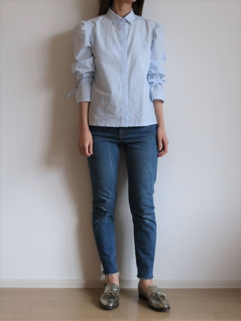 袖口のリボンをきつめに縛ればロールアップも簡単!