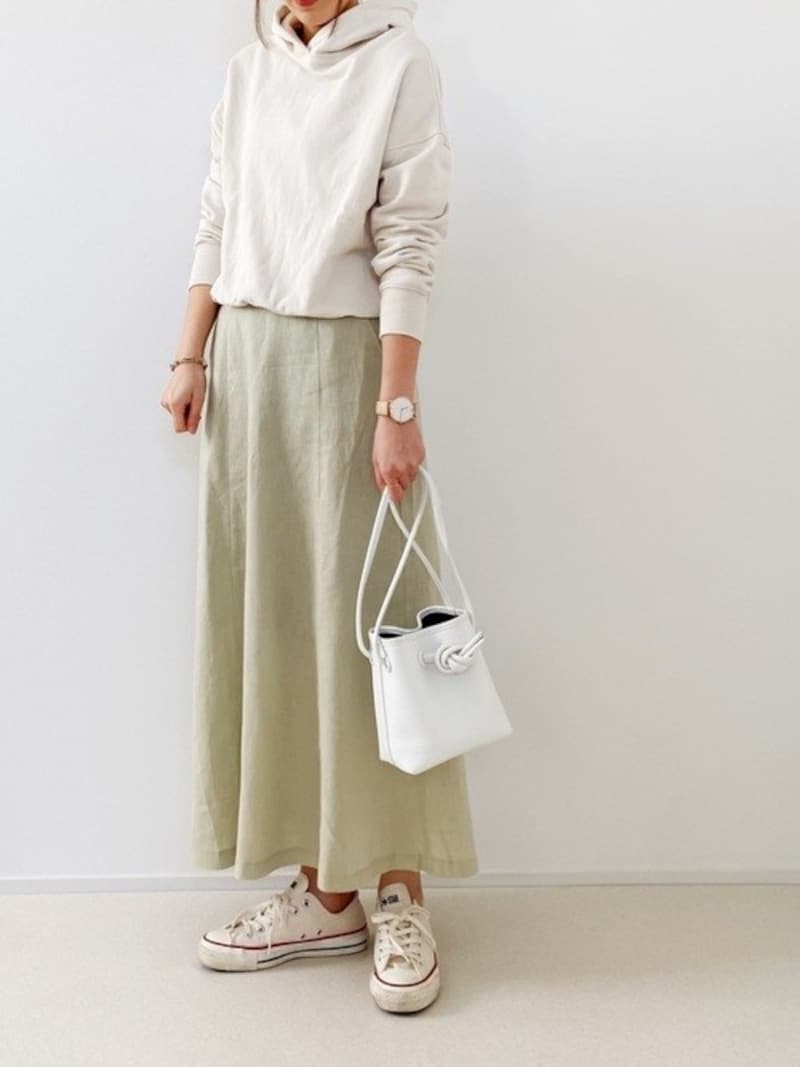 カジュアルにもきれいめにも着られるロングスカートは重宝します　出典：WEAR