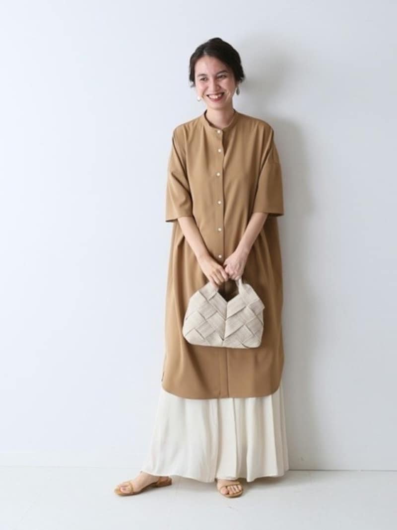 大人が欲しいきちんと感も手に入るシャツワンピは優秀！  出典：WEAR