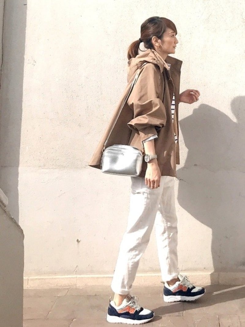 スポーティーなアイテムは柔らかい印象になるベージュがおすすめ　出典：WEAR