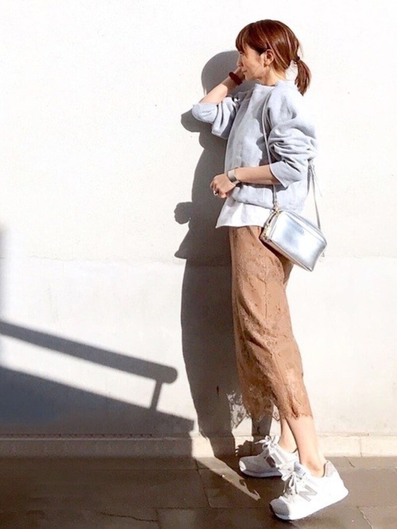 白ではなくカラーレースを選ぶのも甘さ控えめになるのでおすすめ 出典:WEAR