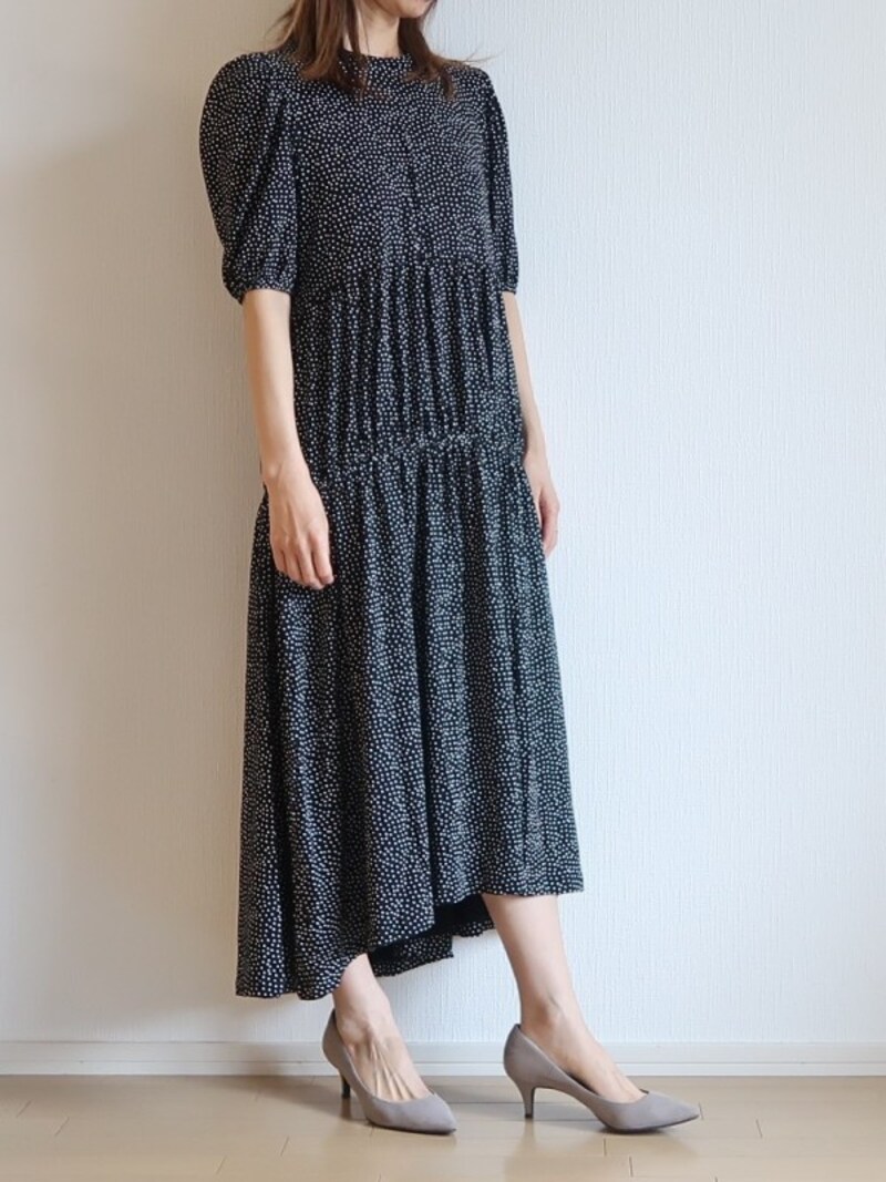 後ろがしっかり長め丈なのは大人の女性が嬉しいポイント