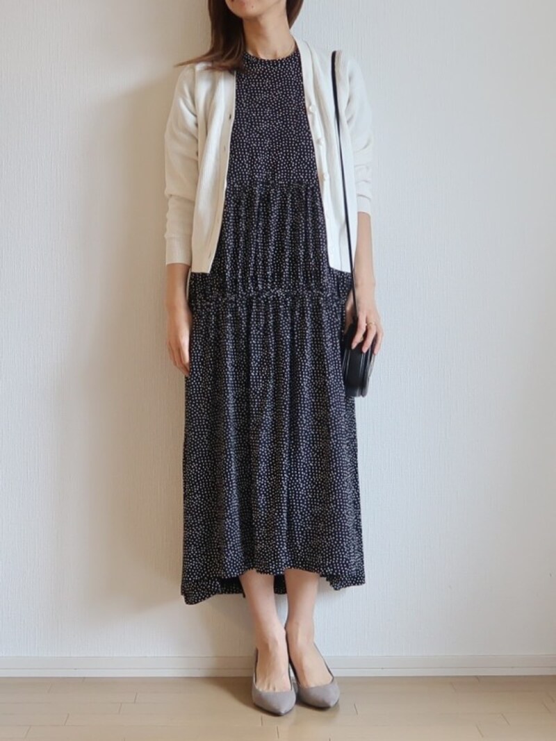 普通に着ても肩に巻いても着られるカーディガン合わせもおすすめ