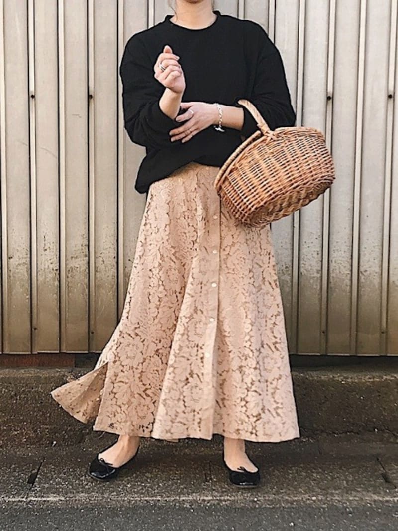 白以外のレースなら、より大人っぽく着られます　出典：WEAR