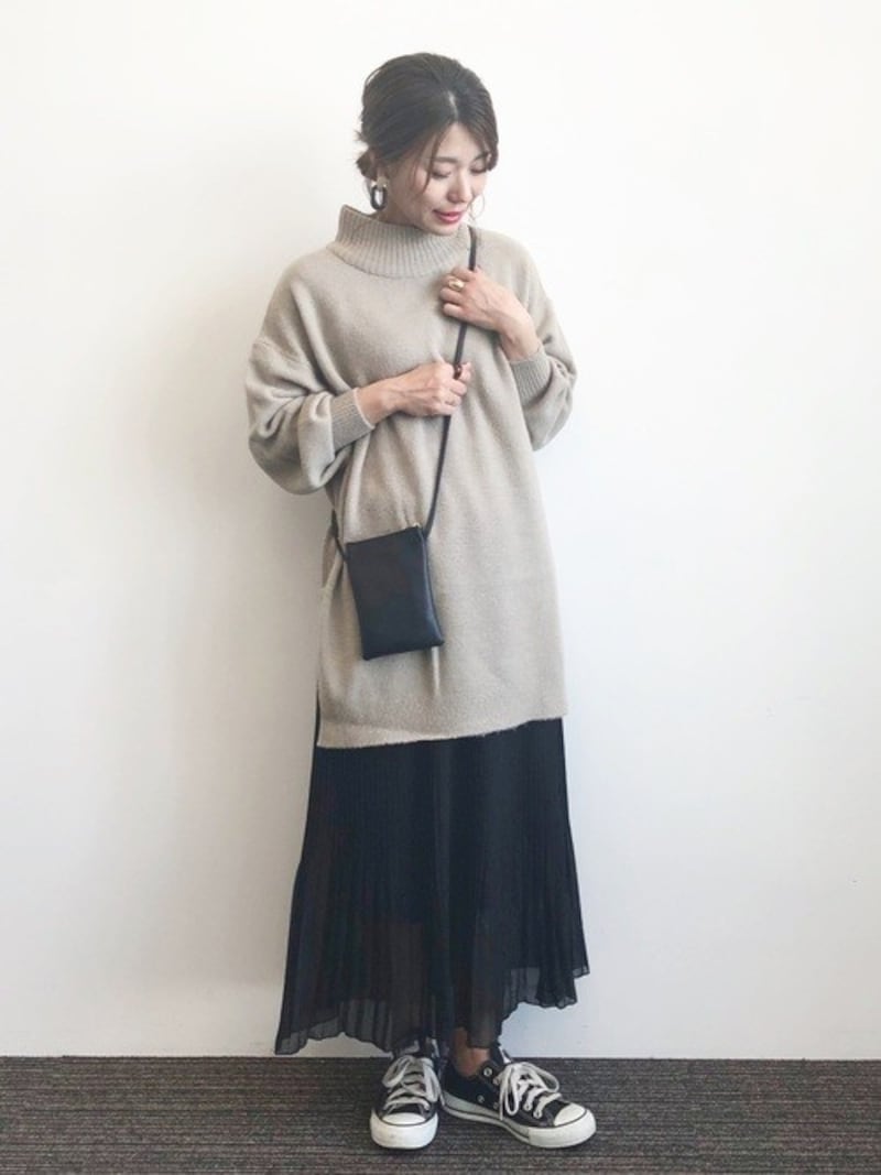 軽やかなスカートにオーバーサイズのトップスを重ねて　出典：WEAR