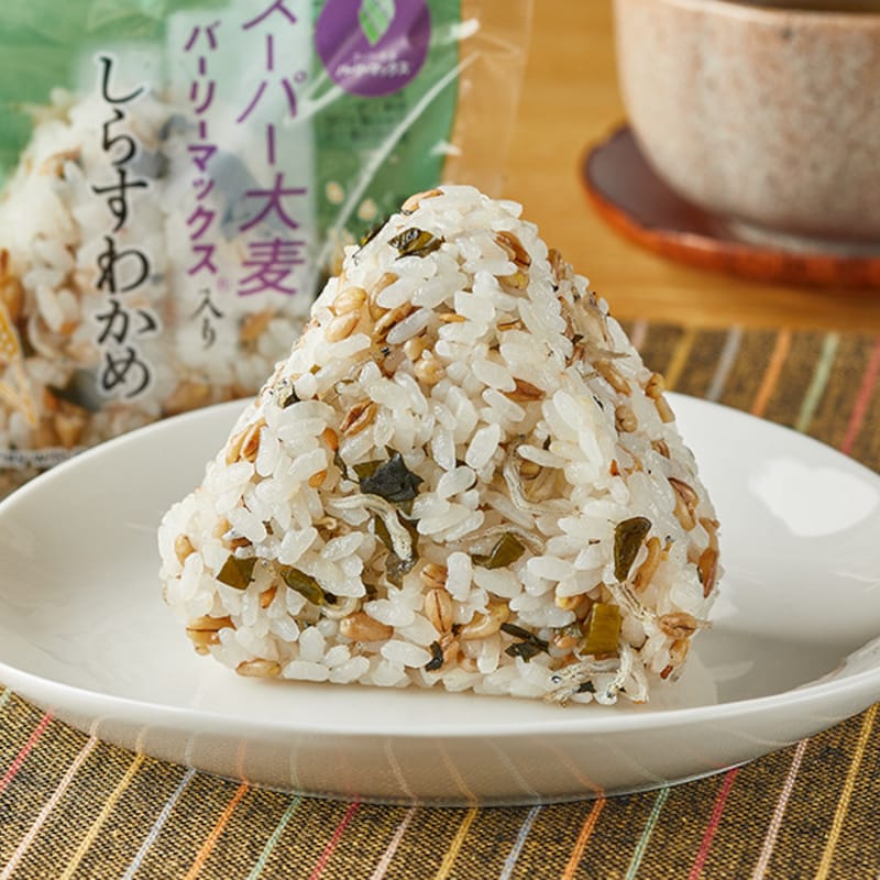 ファミリーマートの「スーパー大麦 しらすわかめ」