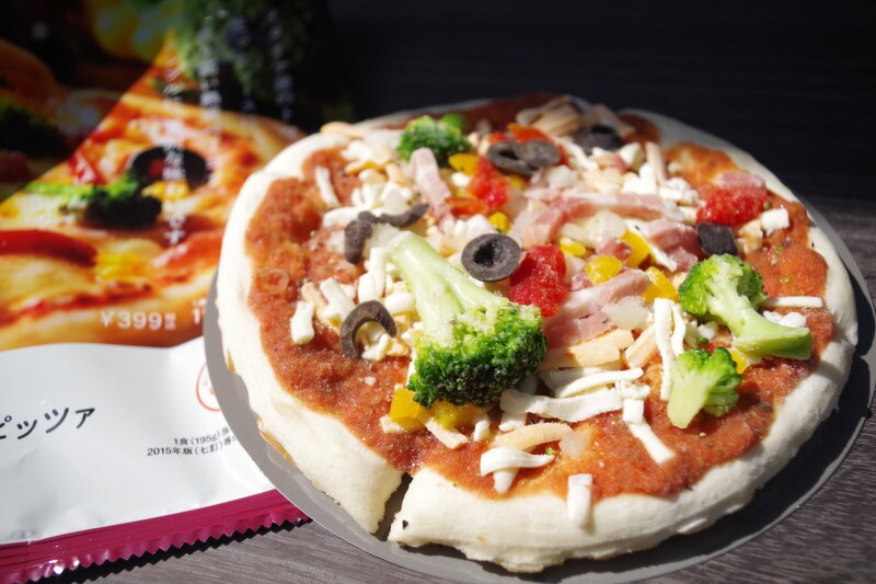 専用トレーつきで、フィルムを剥がしてそのまま電子レンジへ