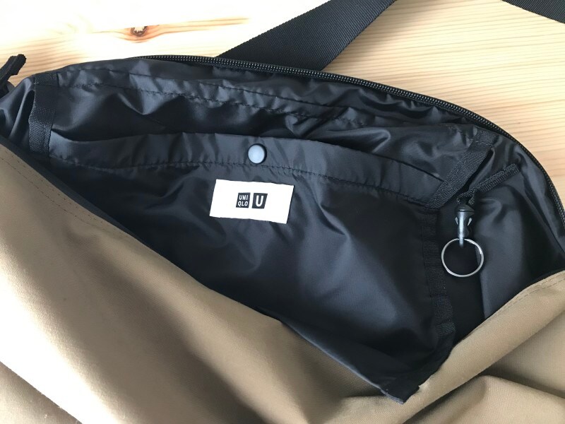 バッグ内にも小物ポケットがある