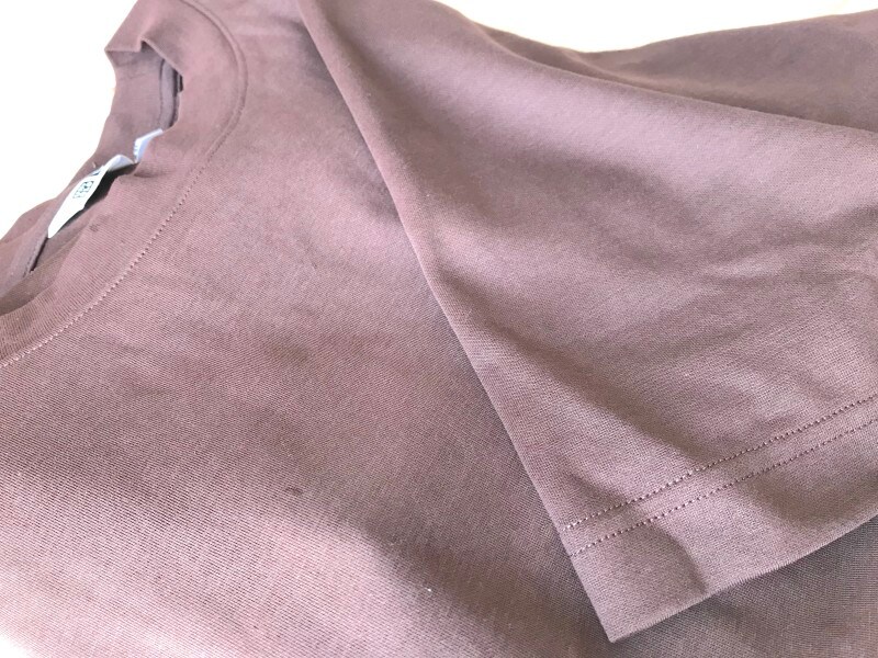 トップスがオーバーサイズであれば、体型隠しが簡単