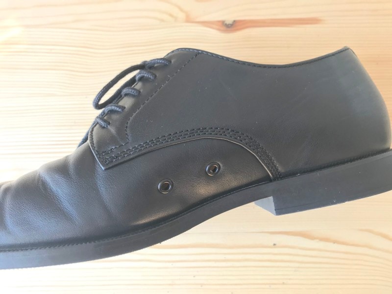 内側の空気穴は、履いているうちに気にならなくなる