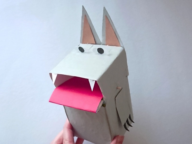 目をつけるとオオカミのしかけ貯金箱の完成