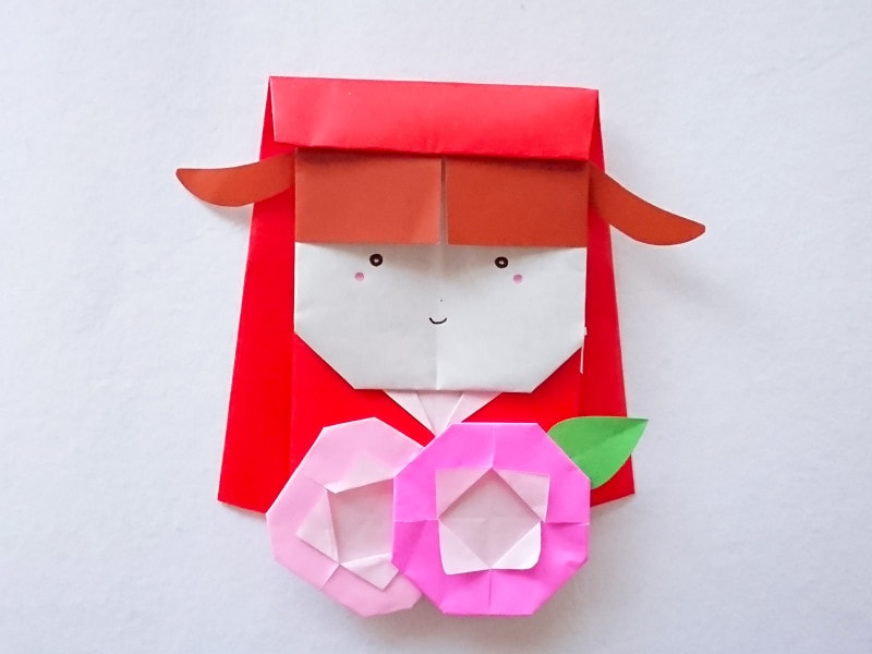 折り紙の赤ずきんちゃん