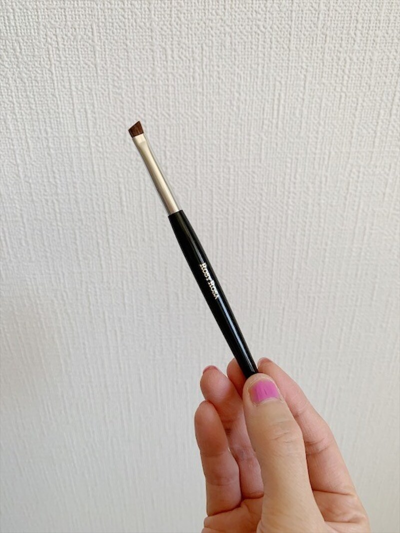 まっすぐの棒状ではなく、ぷっくりふくらんだ形状で持ちやすい