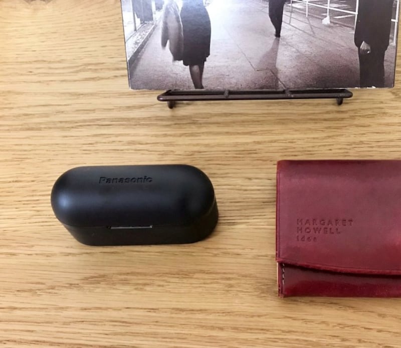 ワイヤレスイヤホン