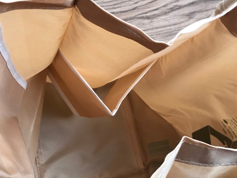 成城石井のエコバッグ中にボトルベルト