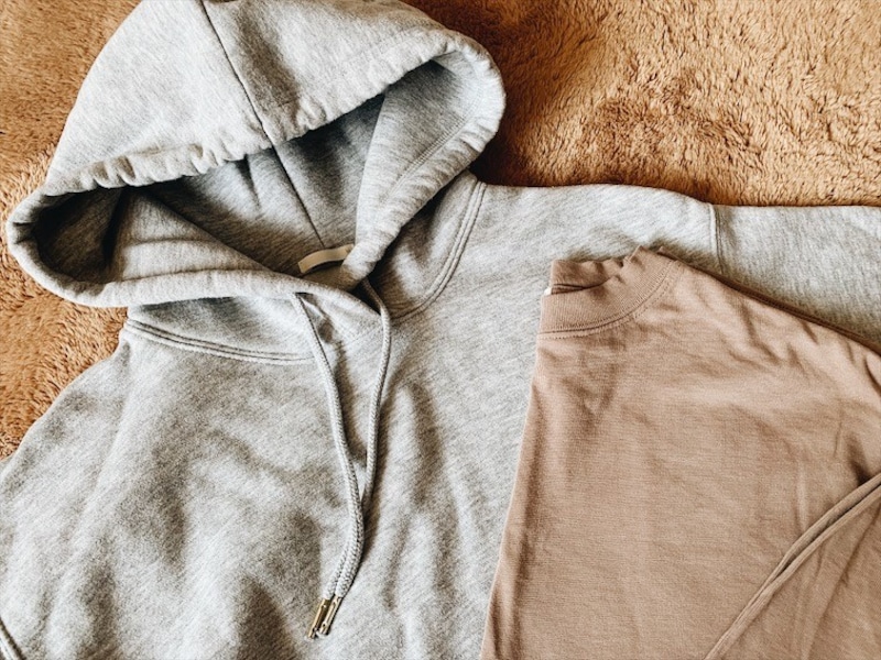 スウェットやロンTなどの楽チンアイテムは毛玉や汚れなどを要チェック