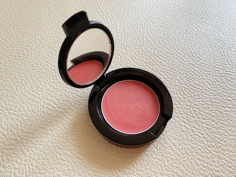リップとしても使えるクリームチークは簡単で在宅メイクにぴったり