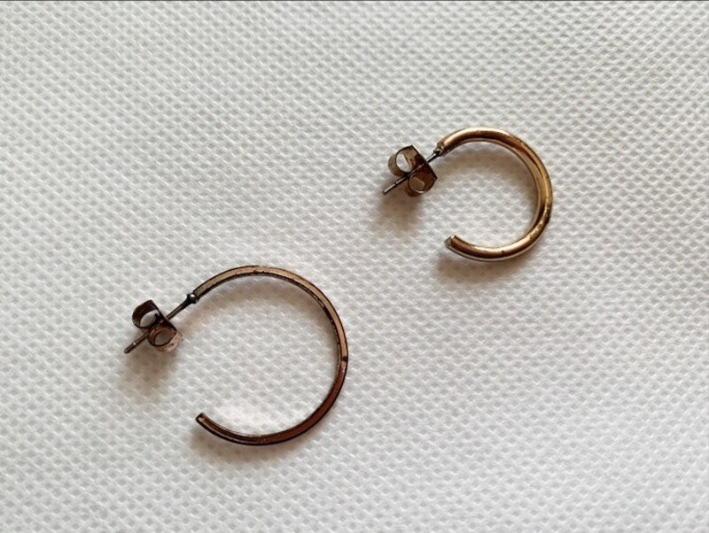 ゴールド、シルバーは特に色褪せやメッキ剥がれが目立つので要注意