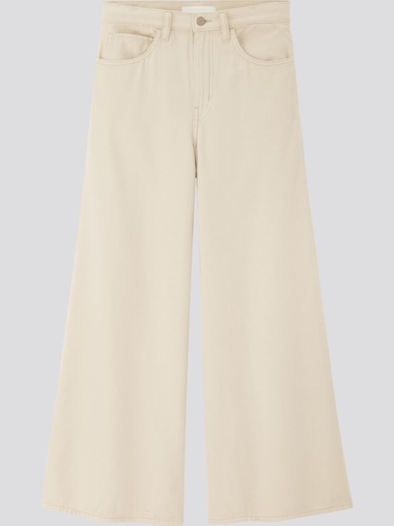 ユニクロ　ハイライズスーパーワイドジーンズ　2990円（税抜）