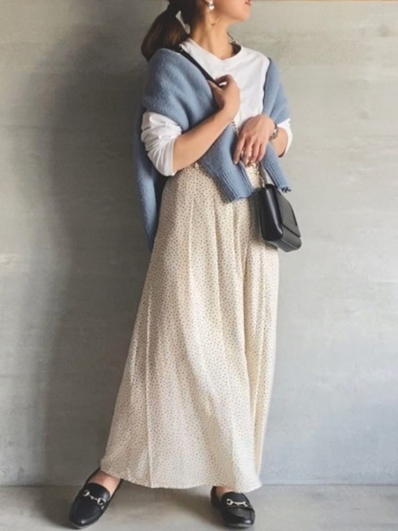 無地見えする細かな柄なので大人も取り入れやすい　出典：WEAR