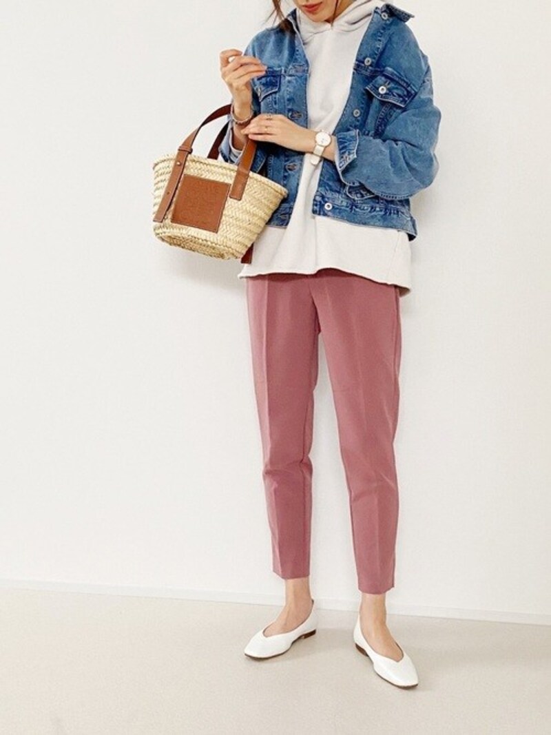 ストレッチテーパードパンツは履きやすく、ヘビロテ確実　出典：WEAR