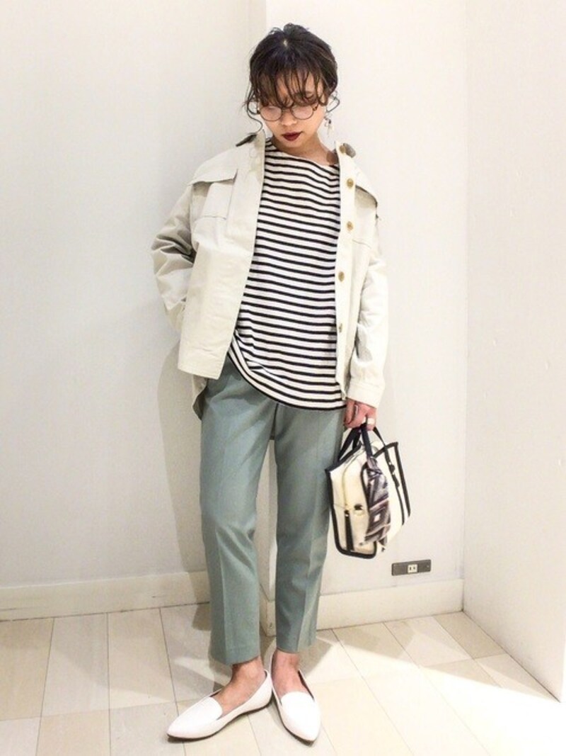 アンクル丈のセンタープレスパンツはフラットシューズと相性◎　出典：WEAR