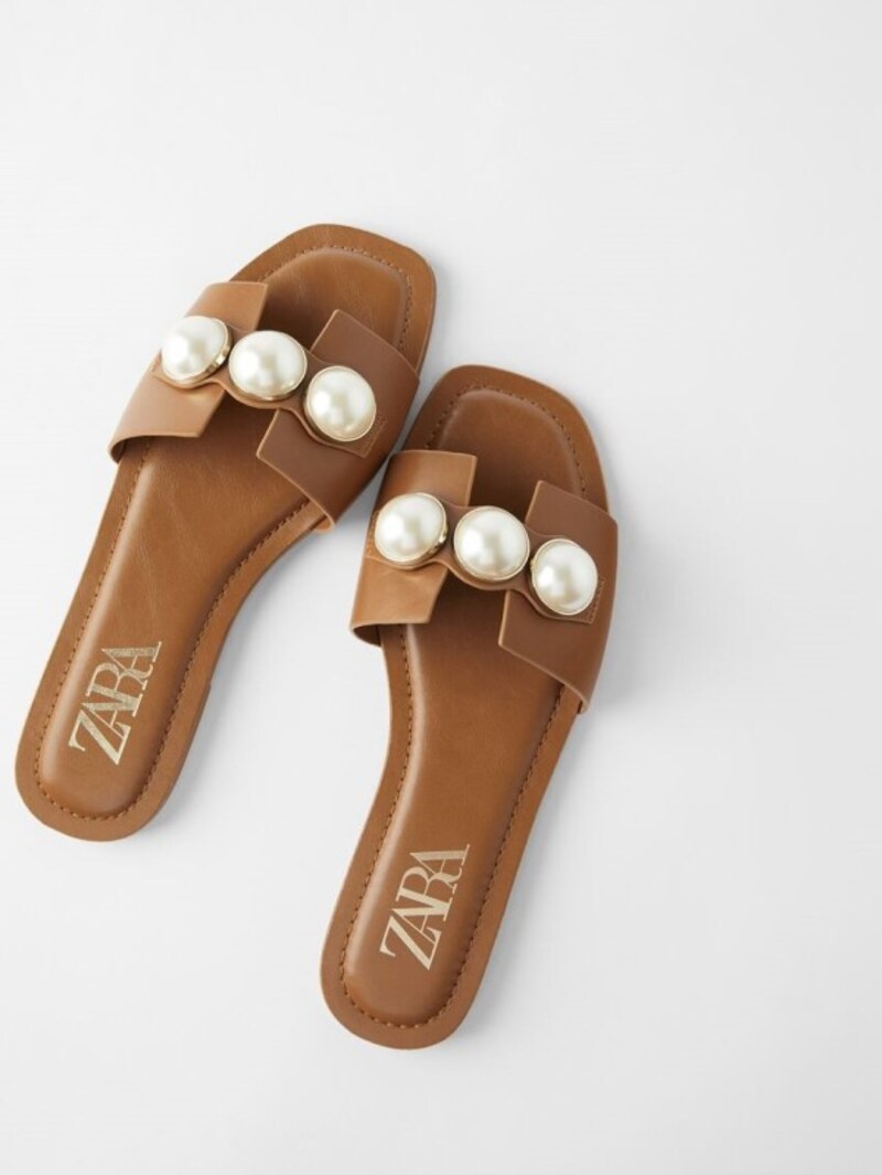 ZARA  パール付きレザーフラットサンダル  5990円(税込)