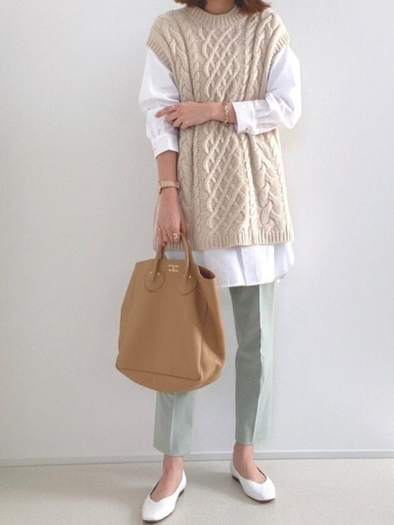 ストレッチ入り楽チンなのにセンタープレス入りできれいめ見え 出典:WEAR