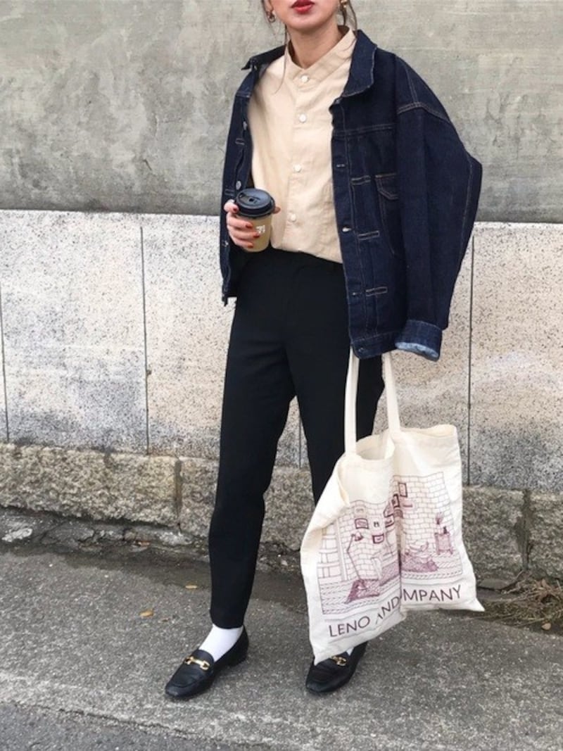 白ソックスを合わせたり、カジュアルに着崩すのにもぴったり 出典:WEAR