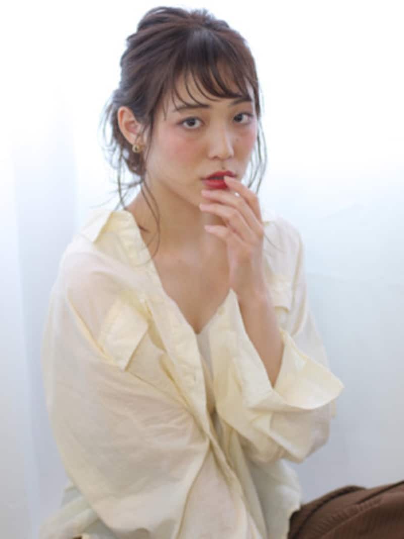 ポニーテールアレンジ/【簡単アップスタイル】で若見せ効果も狙えるミディアムヘア