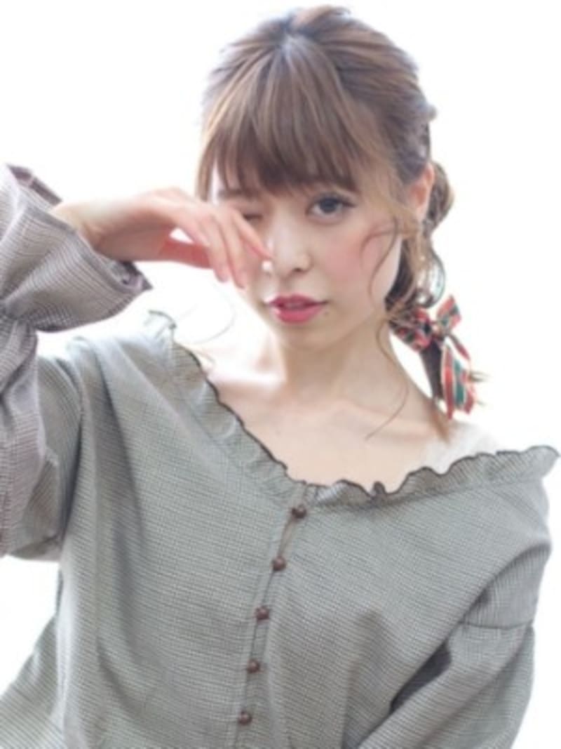 編み下ろしリボンヘア/【簡単アップスタイル】で若見せ効果も狙えるミディアムヘア