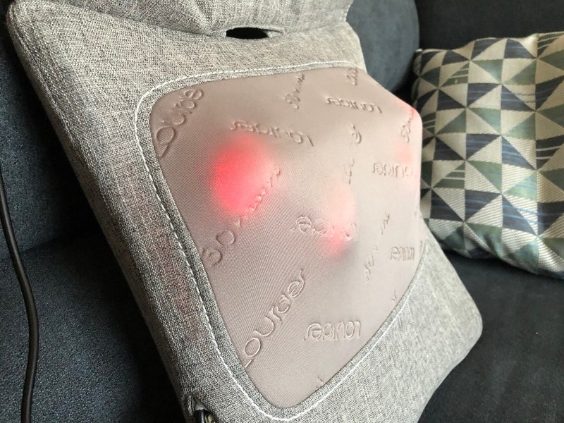 立体的に動くもみ玉が、凝っている部分にアプローチ。ヒーター機能も搭載され、まるで人の手のぬくもりのよう