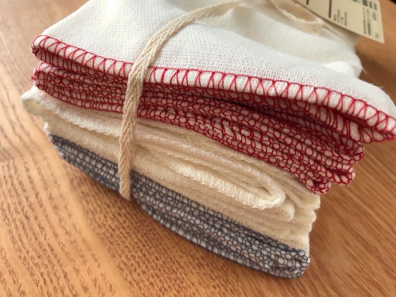 色別に用途を分けられるのも魅力（フチがすべて白の12枚組も売っていました）。