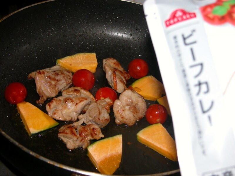 レトルトカレーを調理することで外出回数を減らすことができる