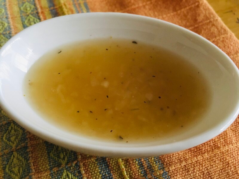 ざく切りたまねぎの中から黒こしょうのツブツブも見える