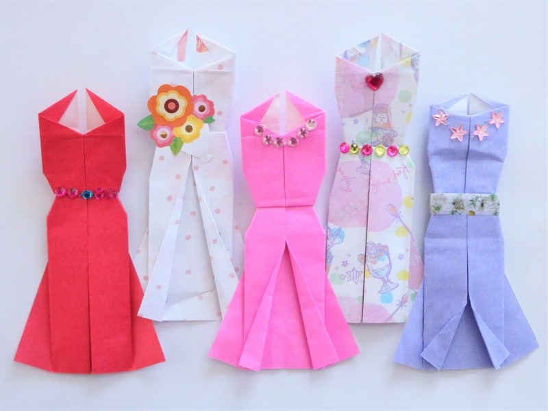 母の日折り紙カードドレス　折り紙の色やデコレーションでイメージが変わります。