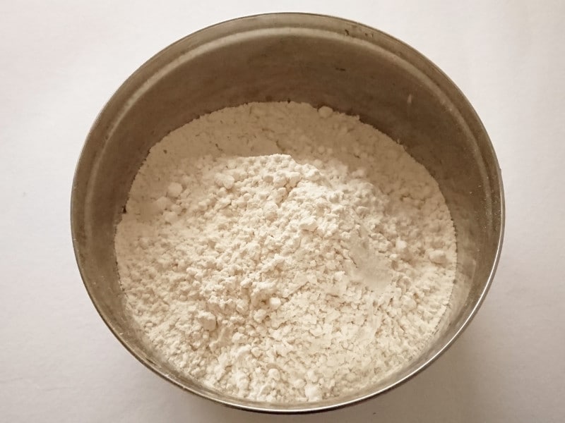 小麦粉粘土の作り方1……小麦粉は好きな量で